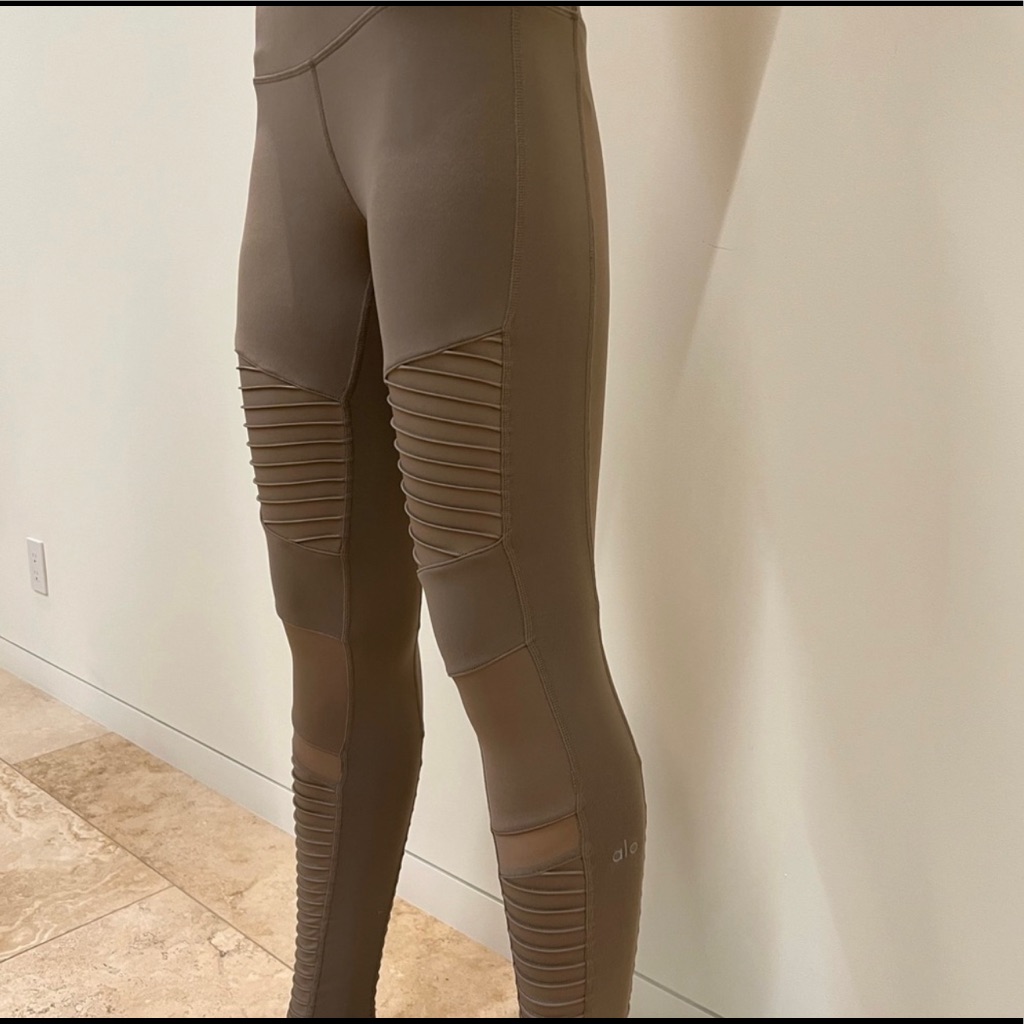 Grey A L O M O T T O